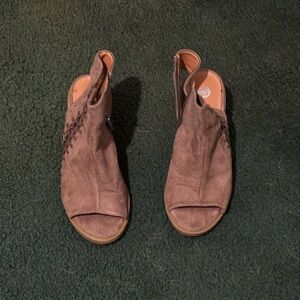 Dress Barn Stylish Brown Women's Shoes size 6